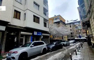 Просторен 4-стаен апартамент с два входа в идеален център на София