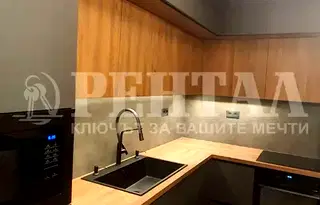 Просторен четиристаен апартамент с две тераси в центъра на Пловдив