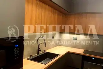 Просторен четиристаен апартамент с две тераси в центъра на Пловдив