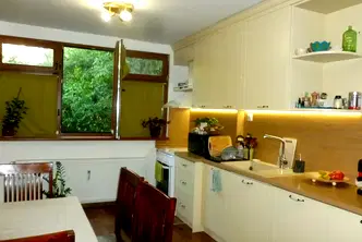 Обзаведен четиристаен апартамент с кабинет в кв. Иван Вазов