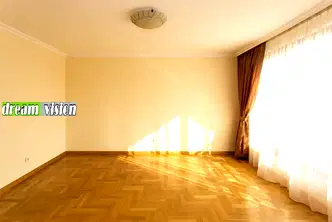 Четиристаен апартамент с просторна дневна в кв. Изток, София