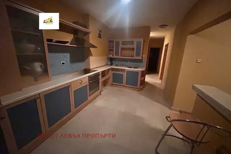 4-bedroom apartment in Sofiya, Krasno Selo