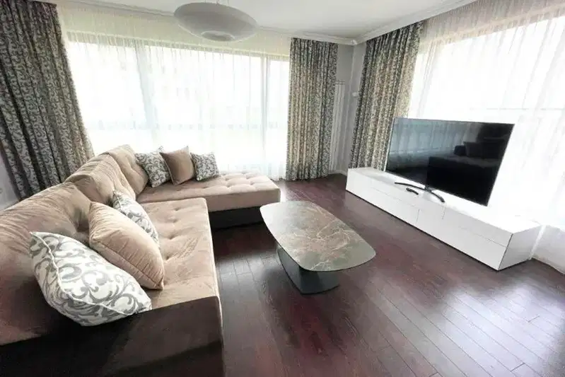 4-bedroom apartment in Sofiya, Lozenec