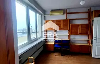 Четиристаен апартамент с югозападно изложение в Младост 1, Варна