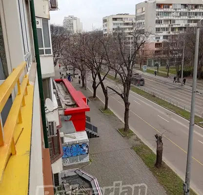 Снимка 5 — Просторен 4-стаен апартамент с две тераси в района на Окръжна болница, Варна