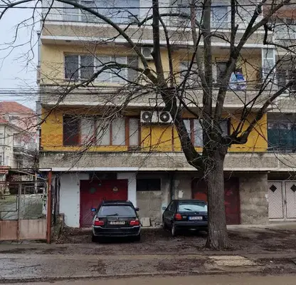 Photo 2 — 4-bedroom apartment in Raz, Varosh