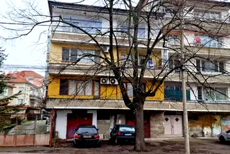 Многостаен апартамент в Раз, Варош