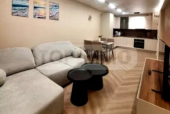 Стилен двустаен апартамент с ново обзавеждане в Бриз, Варна