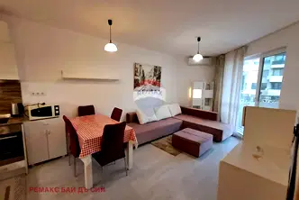 Обзаведен двустаен апартамент с климатик в Бриз, Варна
