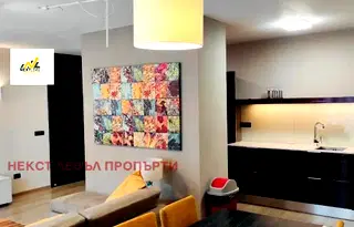 Двустайно жилище с балкон в центъра на София