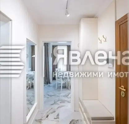 Снимка 5 — Луксозен двустаен апартамент с две тераси в центъра на Бургас