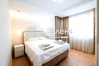 Луксозен двустаен апартамент с две тераси в центъра на Бургас