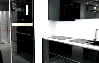 Просторен двустаен апартамент с паркинг в Изгрев, Бургас