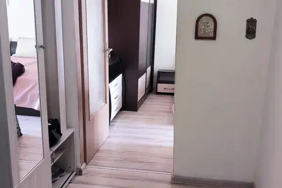 Двустаен апартамент в Перник, Изток