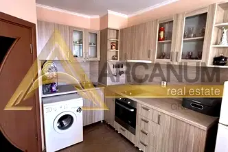 Функционален двустаен апартамент с югозападно изложение в Колхозен пазар