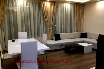 Двустаен апартамент с охрана и паркинг в Кършияка, Пловдив
