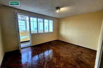 Двустаен апартамент с голяма тераса в Левски 1, Варна