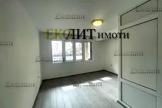 Двустаен апартамент с три отделни помещения в Лозенец, София