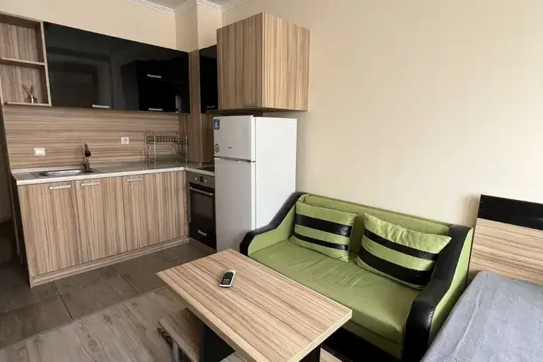 One-room apartment in Studentski Grad with elevator