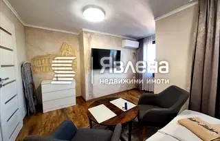Светъл и просторен едностаен апартамент с отделна кухня в центъра на Бургас