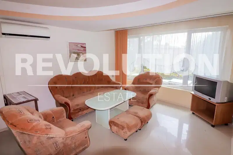 Floor of House in Varna, Briz
