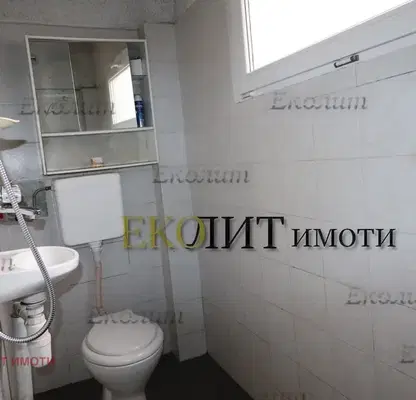 Снимка 4 — Етаж от къща в София, Център