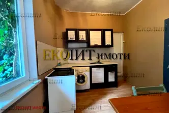 Етаж от къща в София, Център