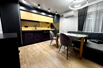 Етаж от къща във Варна, Аксаково