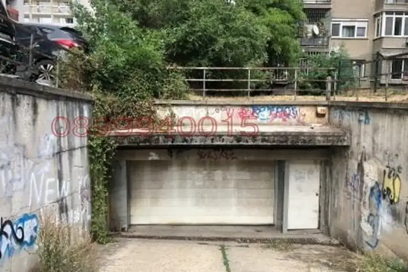 Garage/Parking in Sofiya, Banishora