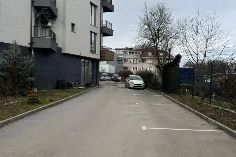 Garage/Parking in Sofiya, Krystova Vada