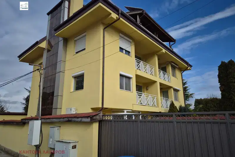 House in Sofiya, Krystova Vada