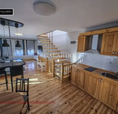 Снимка 4 — Многостаен апартамент в Старият
