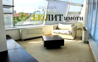 Многостаен апартамент в София, Докторски паметник