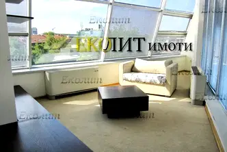 Многостаен апартамент в София, Докторски паметник