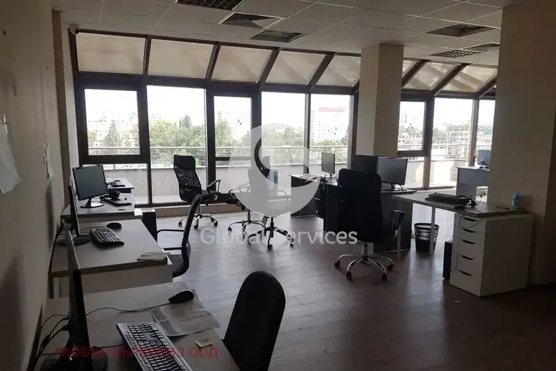 Office in Студентски