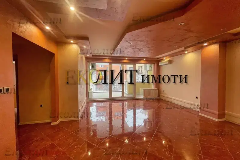 Офис в София, Център