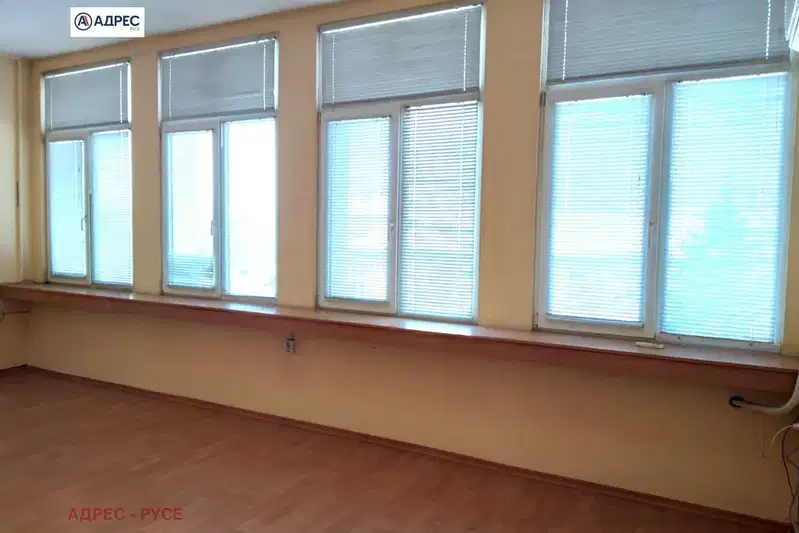 Офис в Русе, Център