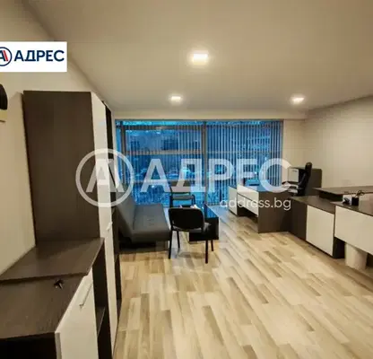 Photo 2 — Office in Раз, Център