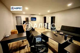 Офис в Раз, Център