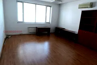 Офис в София, Гео Милев