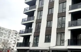 Офис в Перник, Изток