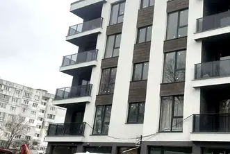 Офис в Перник, Изток