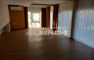 Офис в Русе, Здравец