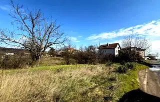 Парцел в София, Враждебна