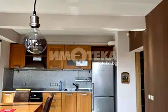 Светъл 3-стаен апартамент с двоен гараж в Банишора, София