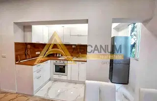 Просторен тристаен апартамент с тераса в центъра на Варна