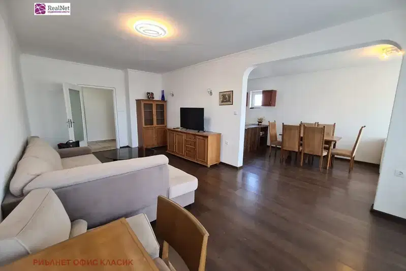 3-bedroom apartment in Sofiya, Borovo