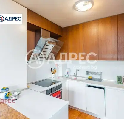 Снимка 4 — Тристаен апартамент с морска панорама в Бриз, Варна