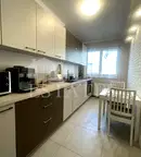 Тристаен апартамент с балкон и гледка към Витоша в центъра на София