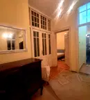 Тристаен апартамент с просторни стаи и тераса в Центъра на София